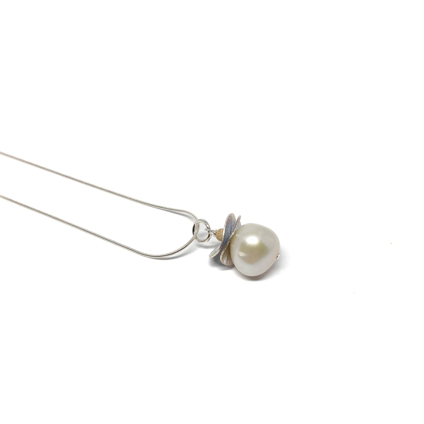 Acorn Brushed Double Petals Necklace